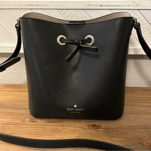 HP 🥳 LN Kate Spade Sadie Saffiano Leather Bucket Bag - Picture 5 of 8